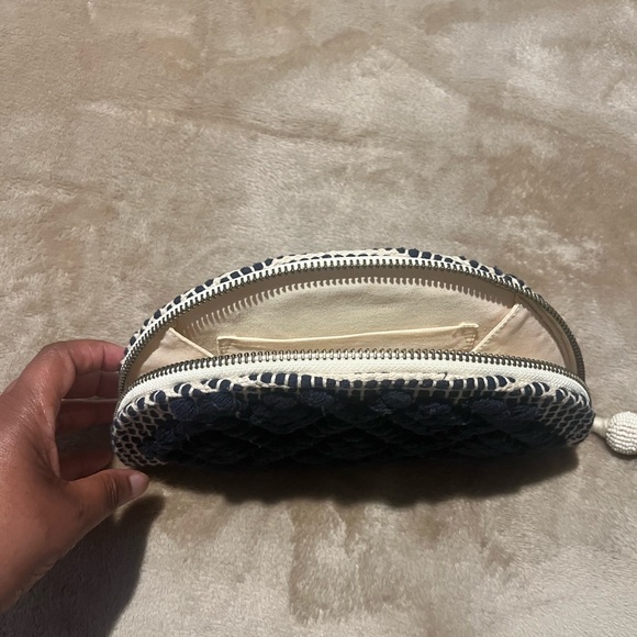 Universal Thread Navy and Cream Key Holder/clutch/ purse with Tassel. - Picture 6 of 9